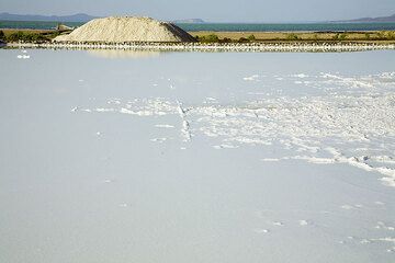 Afdera salt lake (Photo: Tom Pfeiffer)