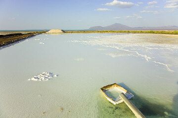 Afrera salt lake - southern Danakil (Jan 08) (Photo: Tom Pfeiffer)