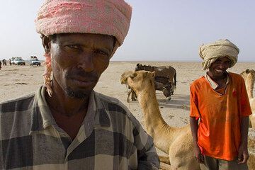 Proud camel owners, the "Arho". (Photo: Tom Pfeiffer)