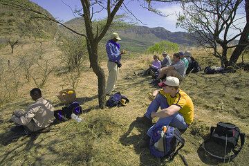 Lunch rest at Fantale volcano's caldera. Mangos were never that delicious! (Photo: Tom Pfeiffer)