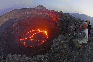 Stefan filming the lava lake of Erta Ale volcano (Ethiopia) (Photo: Tom Pfeiffer)