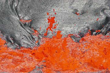 Lava fountains and silvery crust of the lava lake of Erta Ale (Photo: Tom Pfeiffer)