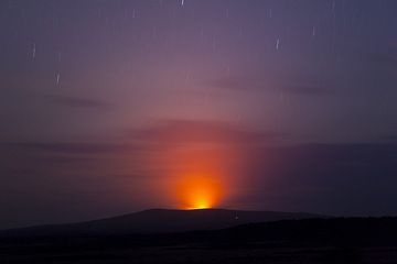 In the short night rest in the desert, the glow from Erta Ale to the north looks promising... (Photo: Tom Pfeiffer)
