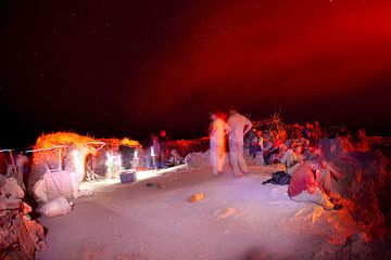 Camp site at Erta Ale volcano (Photo: Tom Pfeiffer)