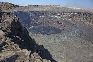 The south crater with the lava lake seen from the SE (Photo: Tom Pfeiffer)