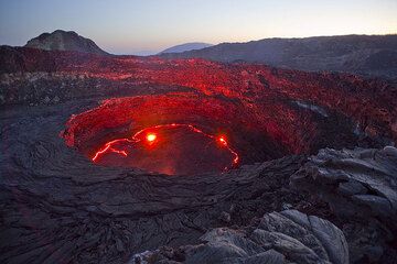 The lava lake of Erta Ale volcano, Ethiopia, at dusk (Photo: Tom Pfeiffer)