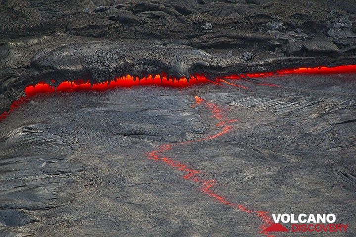Estalactitas de lava (Photo: Tom Pfeiffer)