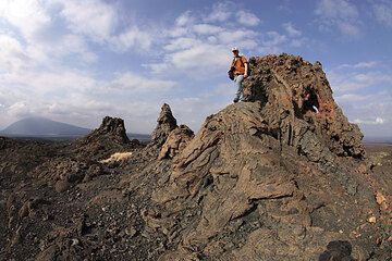 350 m a.s.l. Spectacular hornitos from some recent flank eruption invite for a break. Frank has climbed one.  (c)