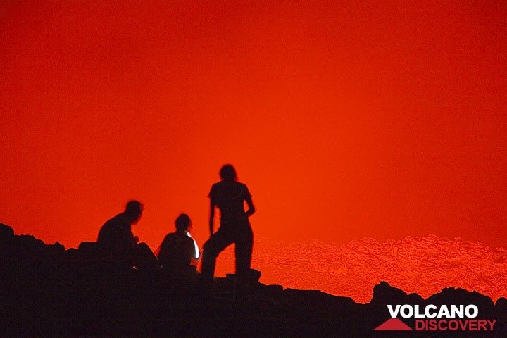 Lava watchers at the lava lake of Erta Ale (Photo: Tom Pfeiffer)