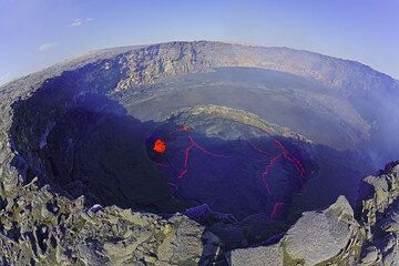 View over the active lava lake (Photo: Tom Pfeiffer)