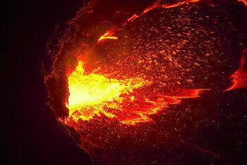 Spattering from a lava fountain (Photo: Tom Pfeiffer)