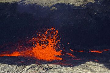 Most of the time, the lava lake is degassing from a fountain on the western margin of the lake. (Photo: Tom Pfeiffer)