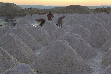 Piles of salt from a saline at Lake Afrera. (Photo: Tom Pfeiffer)