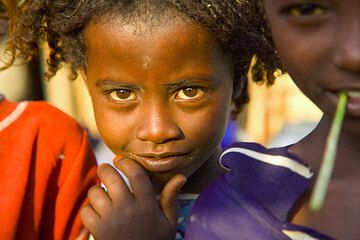 Une fille Afar chez Ahmed Ela (Photo: Tom Pfeiffer)