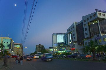 Blue hour in Addis Abeba (Photo: Tom Pfeiffer)
