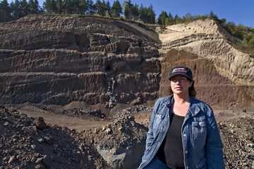 Notre collaboratrice Sabine Gebhardt-Wald dans la carrière du volcan Eppelsberg (Photo: Tobias Schorr)