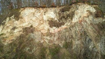 Basaltic lava columns in the former quarry of Weilberg volcano. (Photo: Tobias Schorr)