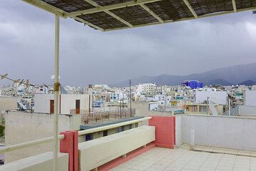 La pluie au dessus des toits de la ville d'Atène (Mars 2009) (Photo: Tom Pfeiffer)