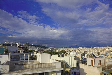 Bright colors of Athens after a rain (March 2009) (Photo: Tom Pfeiffer)