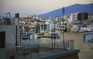 Reflejo del sol poniente en una ventana distante (Photo: Tom Pfeiffer)