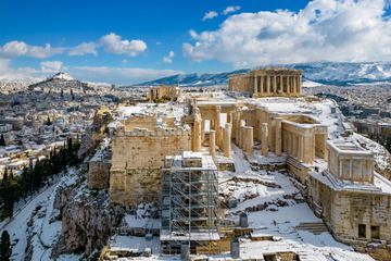 The entrance, Propylae, of the ancient Aropolis being snow covered on 25 of January 2022. (Photo: Tobias Schorr)