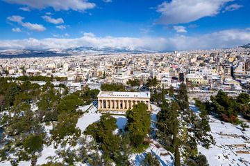 The temple of Hephaistos snow covered in January 2022. (Photo: Tobias Schorr)