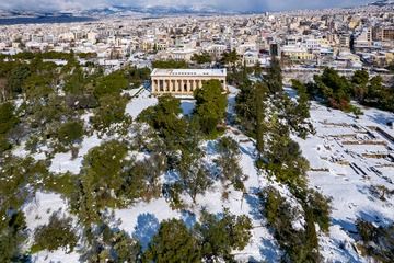 The "Thession" or better: The Temple of Hephaistos" and the city landscape of modern Athens. (Photo: Tobias Schorr)