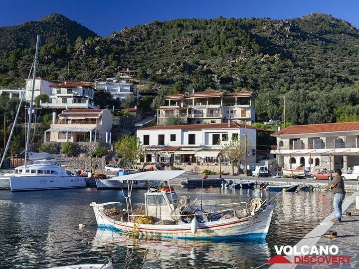 Takis Kolias is leaving the fishing harbour of Vathy on Methana peninsula in Greece. (Photo: Tobias Schorr)