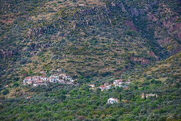 Megalo Potami village (Photo: Tom Pfeiffer)