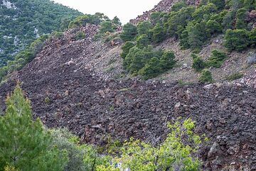 Lava flow from the 256 BC lava dome (Photo: Tom Pfeiffer)