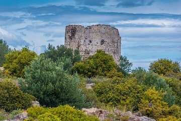 Ruin of an old windmill (Photo: Tom Pfeiffer)