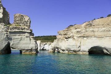 Milos is famous for its spectacular, multi-colored volcanic rocks, its beaches and a breathtaking coastal scenery. A boat tour around the island lets you best enjoy these marvels of nature. These photos were taken during a tour in April 2011. (Photo: Tom Pfeiffer)