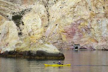 Sea kayak at the colorful volcanic cliffs near Firopotamos (Milos island) (Photo: Tom Pfeiffer)