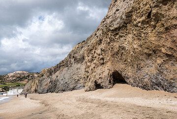 Paleochori beach cliff (Photo: Tom Pfeiffer)