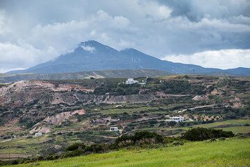 View towards Profitis Ilias mountain, the highest peak of Milos. (Photo: Tom Pfeiffer)