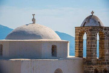 Church on the castle of Plaka (Photo: Tom Pfeiffer)