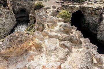 Sea caves at Papafrakos (Photo: Tom Pfeiffer)