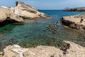 Milos' northern coastline is characterized by numerous small bays (Photo: Tom Pfeiffer)