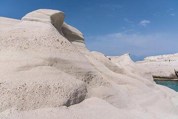 Wind and sea erosion shaped these rocks. (Photo: Tom Pfeiffer)