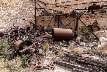 Rusting machinery in the main boiler room. (Photo: Tom Pfeiffer)