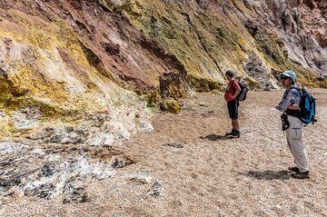 Fumarolic altered rocks at the beach of Paleochori. (Photo: Tom Pfeiffer)