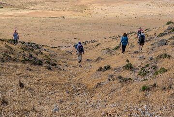 Hiking back towards Agia Kiriaki (Photo: Tom Pfeiffer)