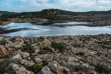 The protected Achivadolimni lake (Photo: Tom Pfeiffer)