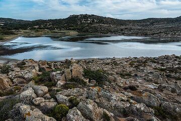 El lago protegido Achivadolimni (Photo: Tom Pfeiffer)