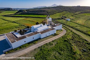 The Agii Anargyrii monastery in the north of Milos island. (Photo: Tobias Schorr)