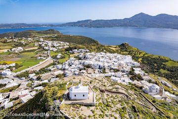 View over the church of Profitis Ilias, Plaka village, Tritpiti village and the bay of Milos. (Photo: Tobias Schorr)