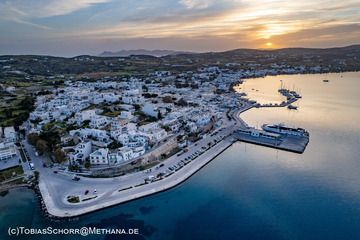 Early morning over Adamas town on Milos island. (Photo: Tobias Schorr)