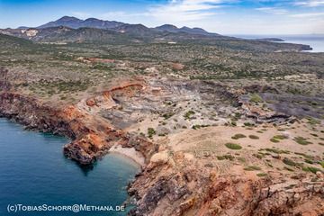 View over the manganese mining area towards the lavadomes of Profitis Ilias and Chontrovouno. (Photo: Tobias Schorr)
