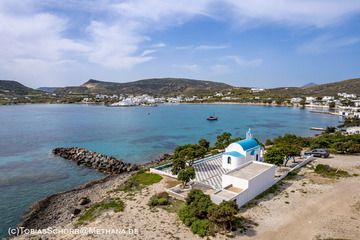 Die Kapelle von Agios Nikolaos im Hafen von Pollonia. (Photo: Tobias Schorr)