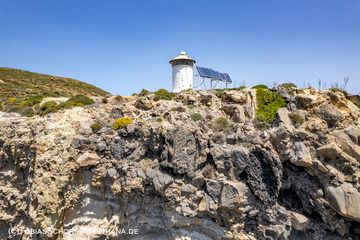 The lighthouse of cape Bombarda and the thick obsidian rocks. (Photo: Tobias Schorr)